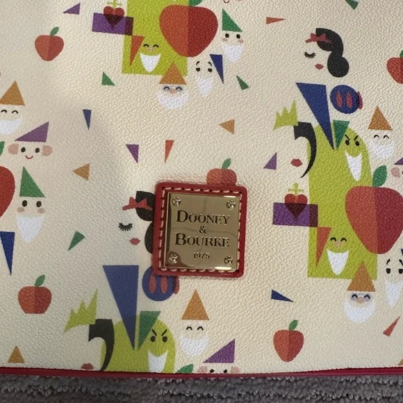 Disney Dooney & Bourke Bag - Snow White And The Seven Dwarfs - Crossbody - Picture 2 of 4